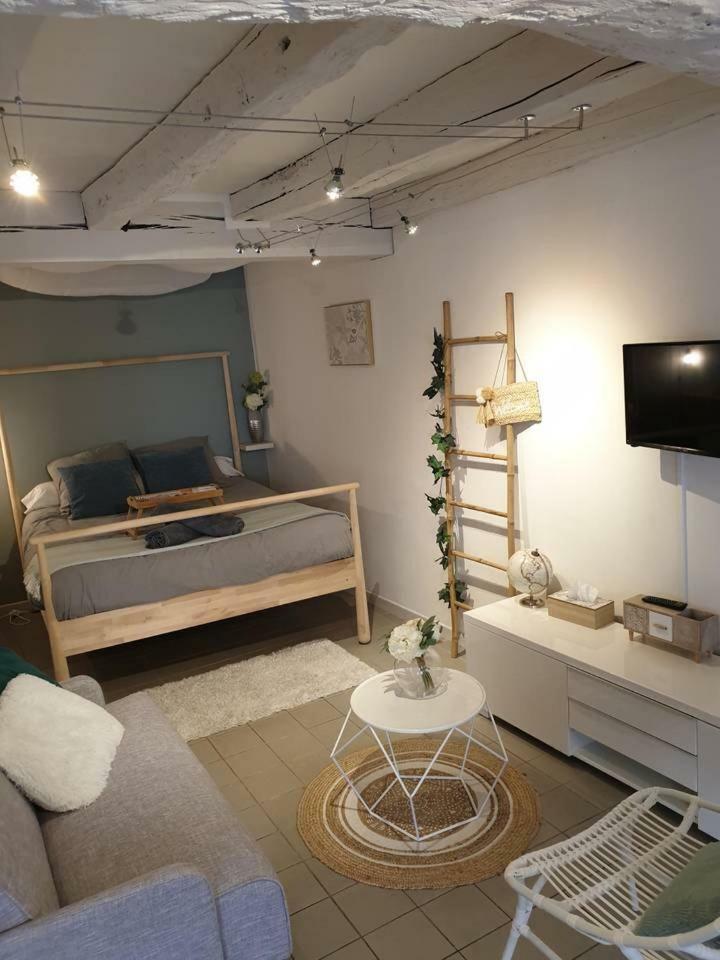 Charmant Studio A Colombages Морле Екстериор снимка