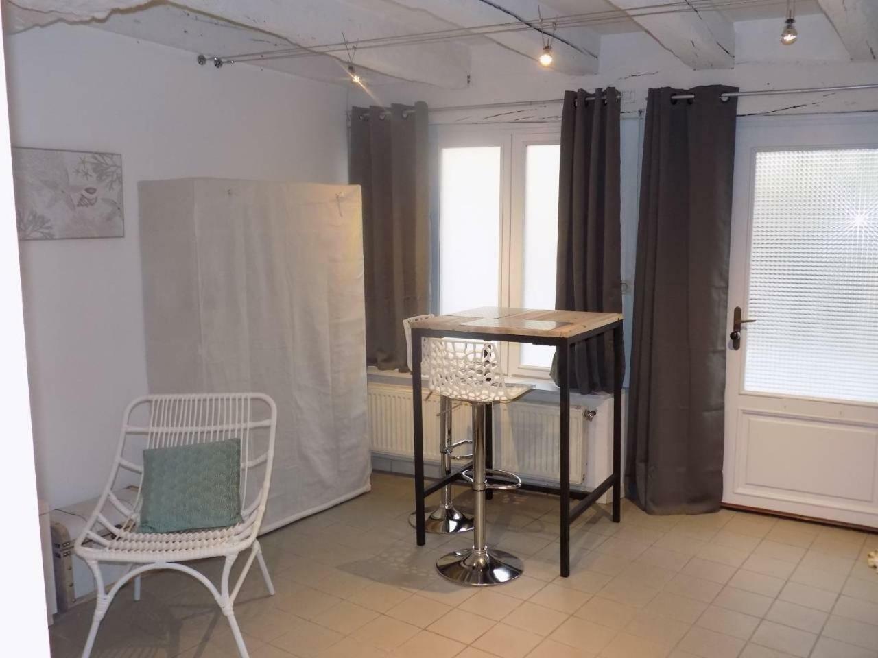 Charmant Studio A Colombages Морле Екстериор снимка